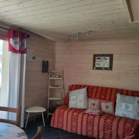 アパート La Ratavelaiza *